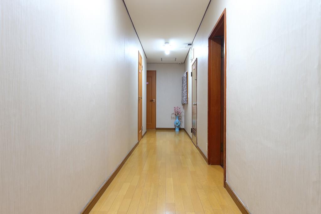 Haru Hotel Tokyo Exterior photo